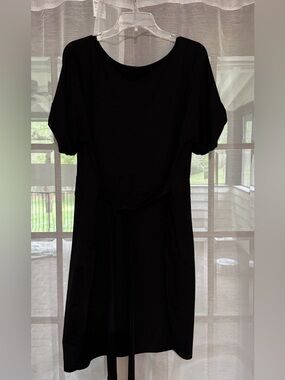 Women's Black Short Sleeve Tie-Waist Midi Dress
